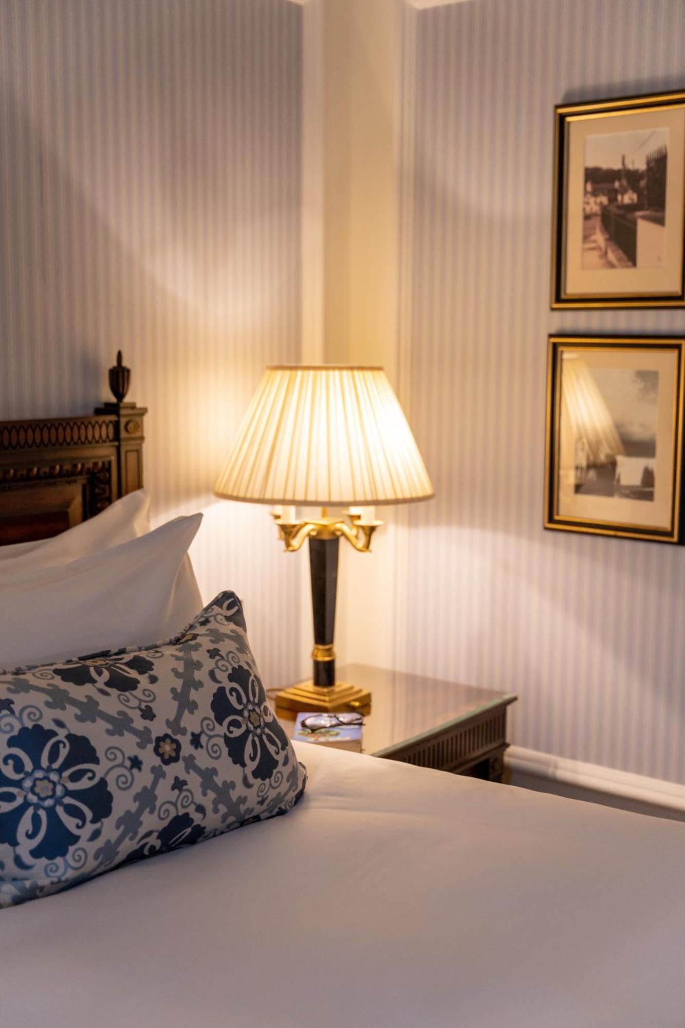 Powerscourt Hotel, Autograph Collection Enniskerry Bagian luar foto A table lamp