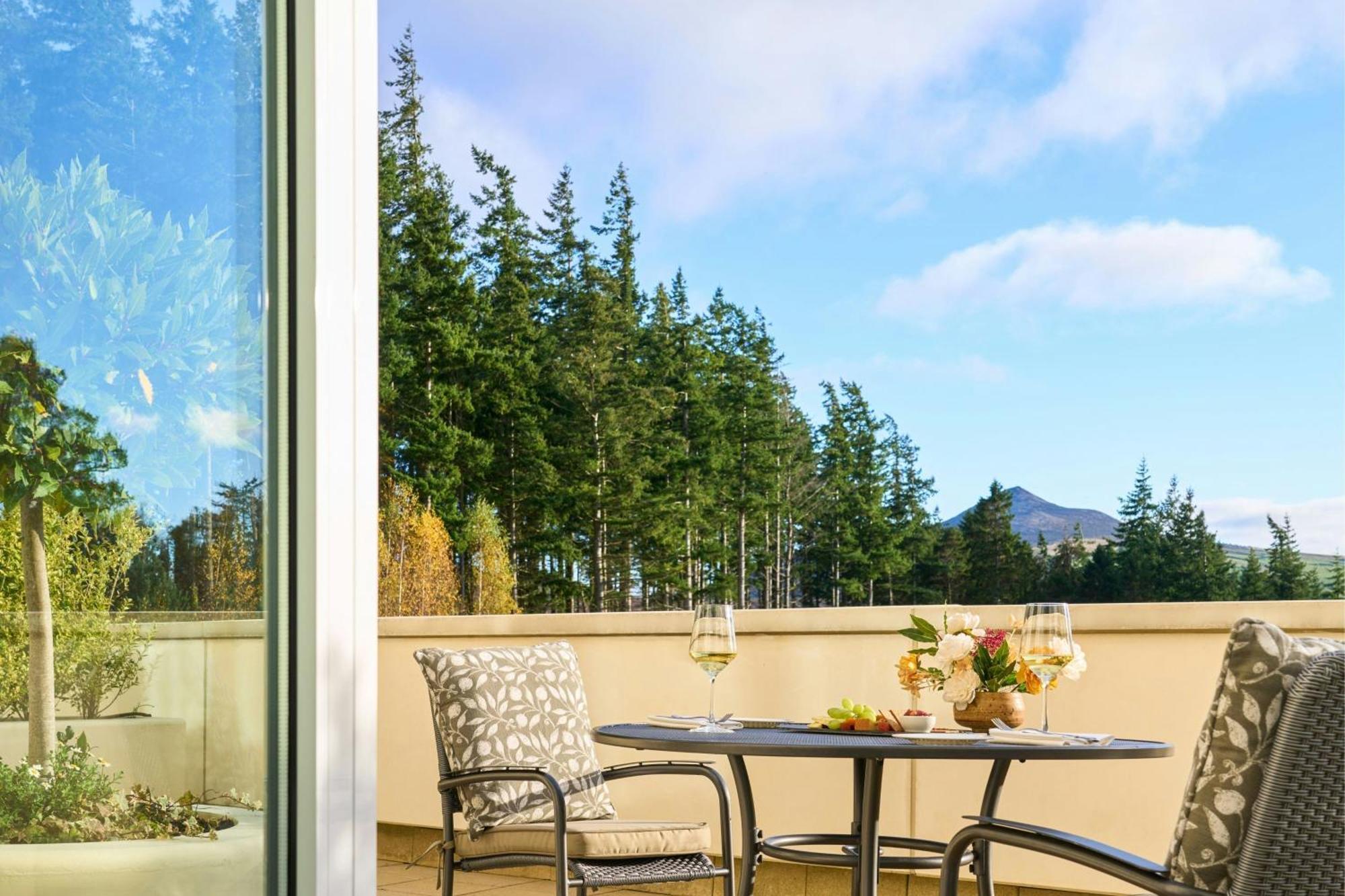 Powerscourt Hotel, Autograph Collection Enniskerry Bagian luar foto A typical view from a suite at the Inn at Laurel Point
