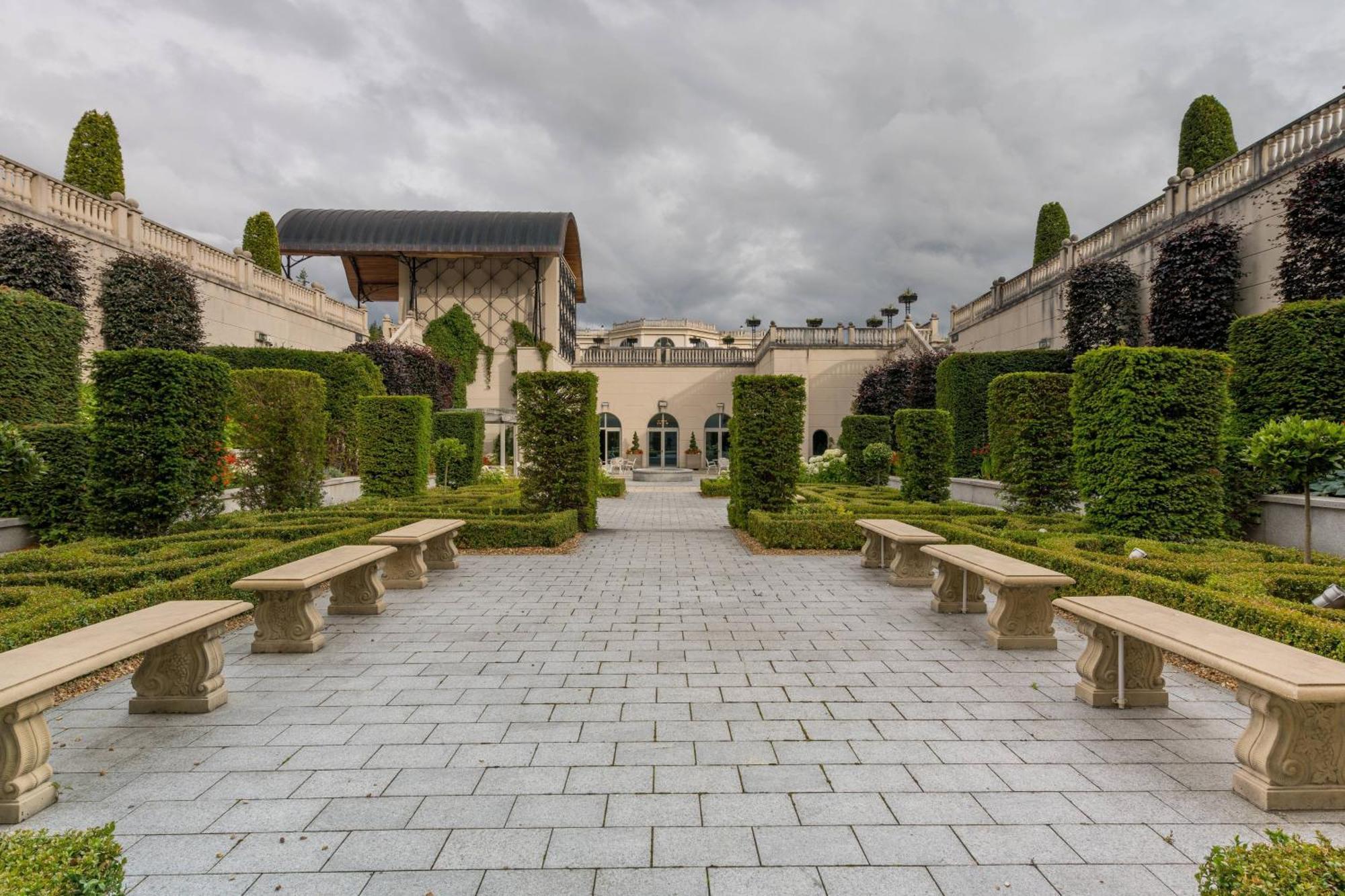 Powerscourt Hotel, Autograph Collection Enniskerry Bagian luar foto The gardens of the Aga Khan Museum