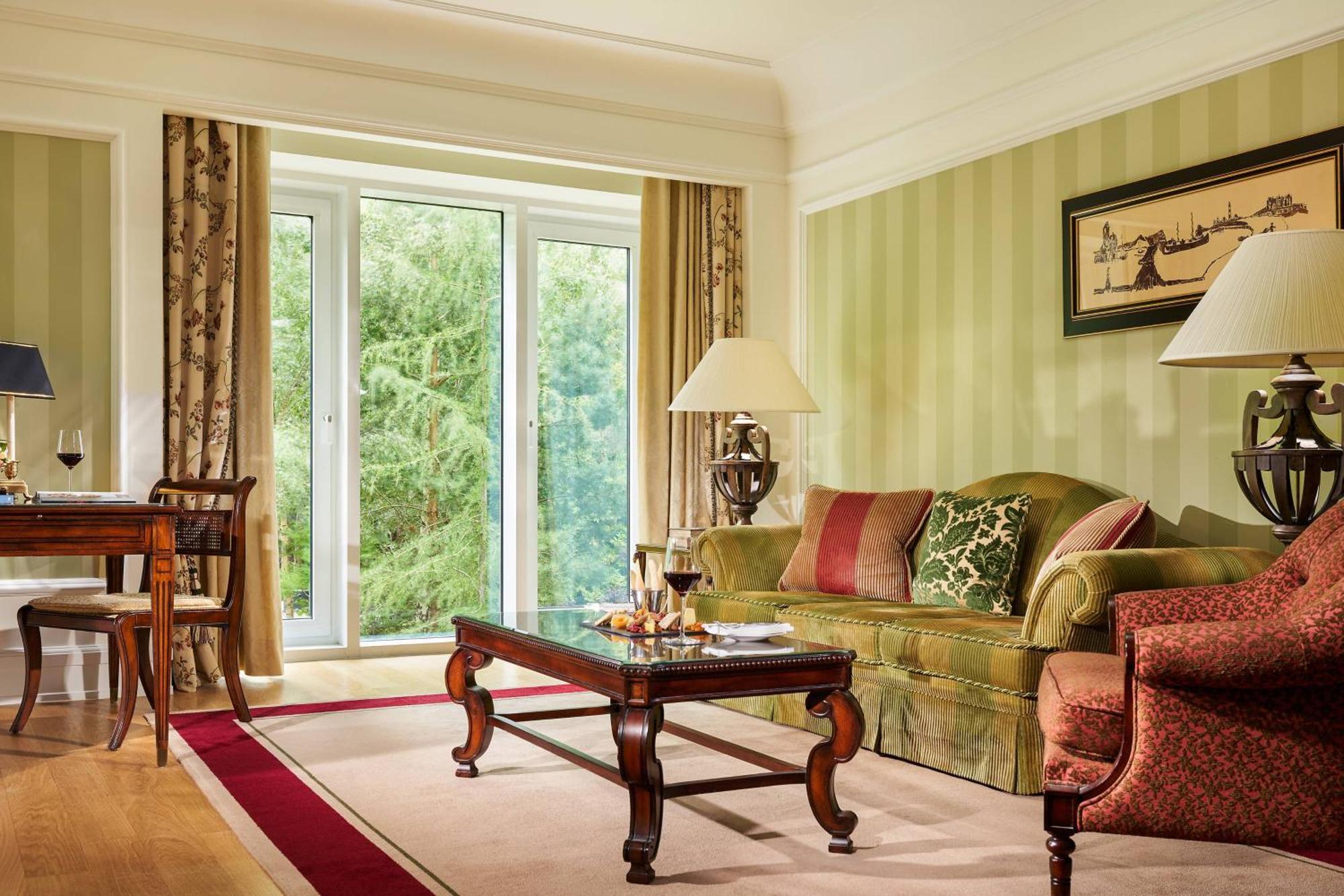 Powerscourt Hotel, Autograph Collection Enniskerry Bagian luar foto A living room at the Mandarin Oriental, Munich