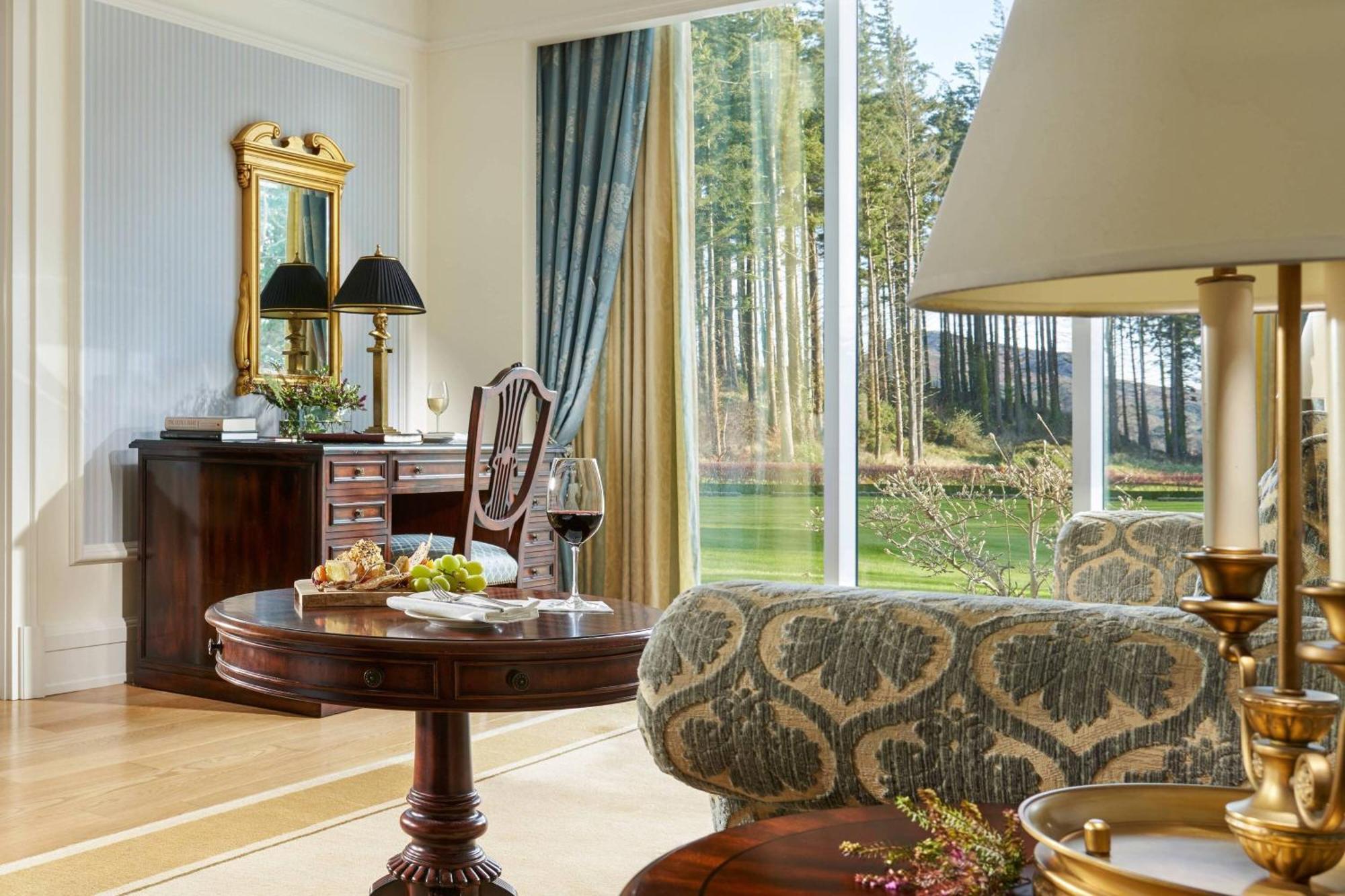 Powerscourt Hotel, Autograph Collection Enniskerry Bagian luar foto A living room at the Four Seasons Hotel