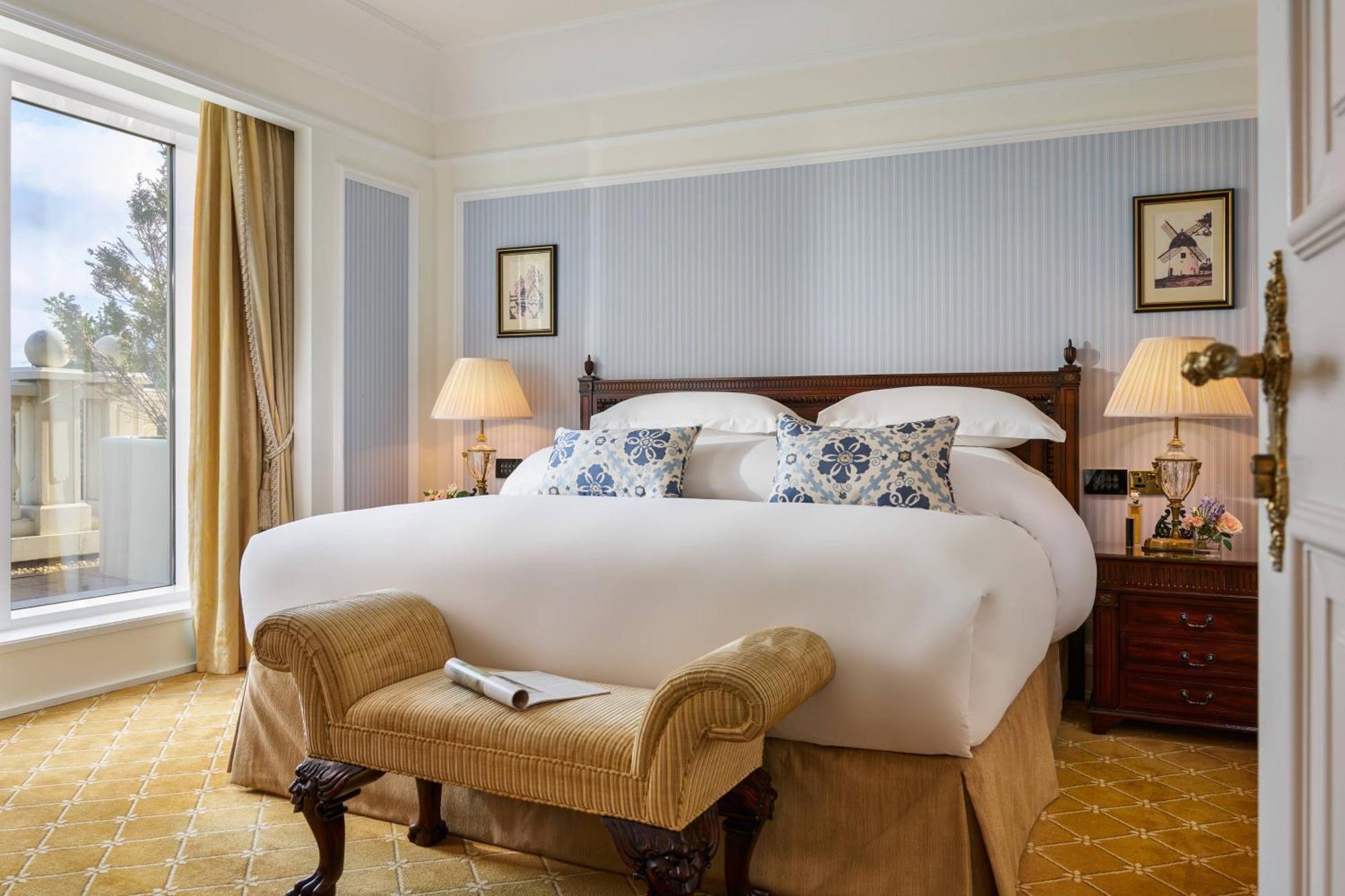 Powerscourt Hotel, Autograph Collection Enniskerry Bagian luar foto A bedroom at the hotel