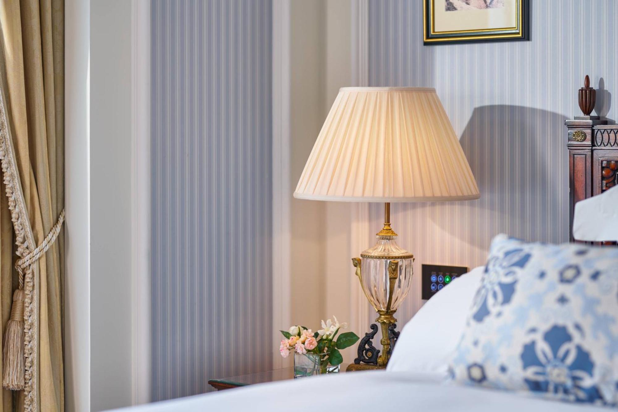 Powerscourt Hotel, Autograph Collection Enniskerry Bagian luar foto A pleated lampshade