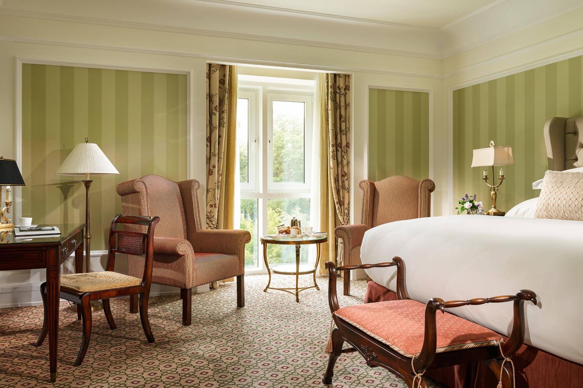 Powerscourt Hotel, Autograph Collection Enniskerry Bagian luar foto A room at the Four Seasons Hotel